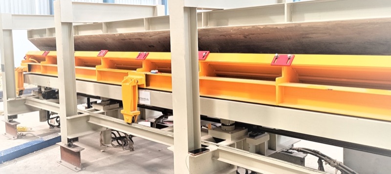 Sandwich-panel laminating conveyor at the Vahrk plant