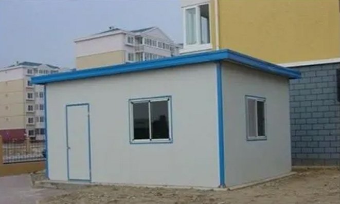 Insulated panel chamber building