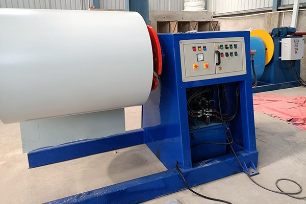 Steel coil on the decoiler at the Vahrk plant